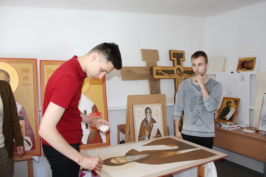 Іконописне відділення Одеської духовної семінарії.Студенти під час занять