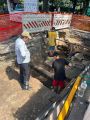 �����
